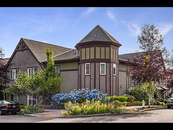 5th image of 1731 10th Ave NE #B108