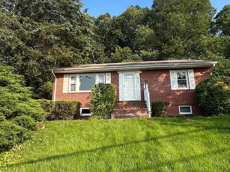 5715 Timothy Pl — Photo 1