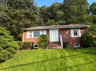 5715 Timothy Pl, Alexandria, VA 22303