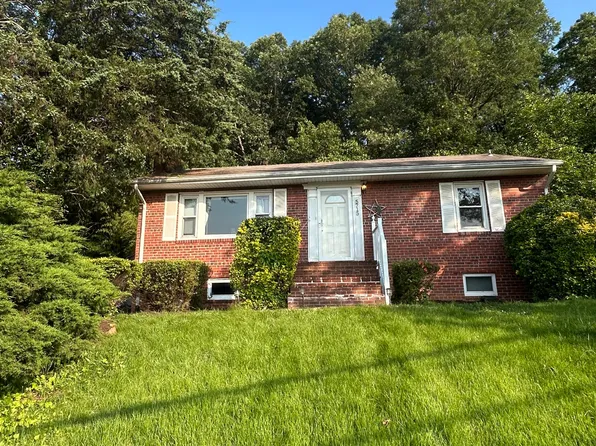 5715 Timothy Pl, Alexandria, VA 22303