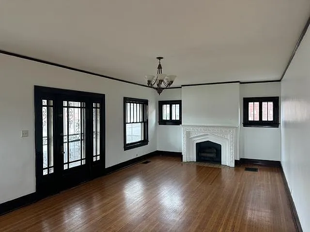 6 bed, 4007 sqft, $2,650 — Photo 3