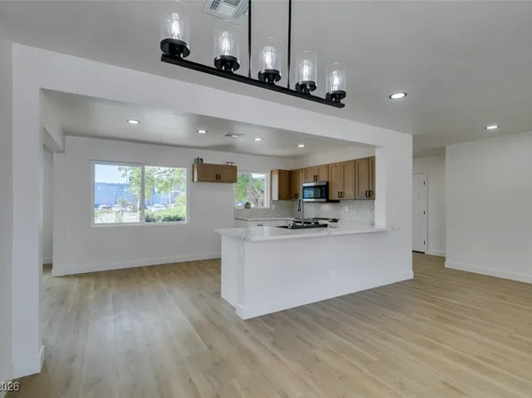 1041 E Saint Louis Ave, Las Vegas, NV 89104