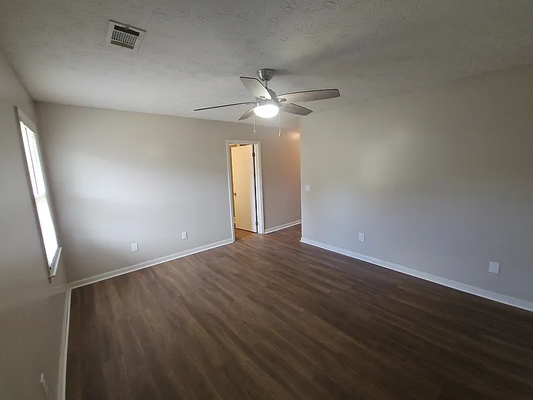 5727 Lexington Dr — Photo 33