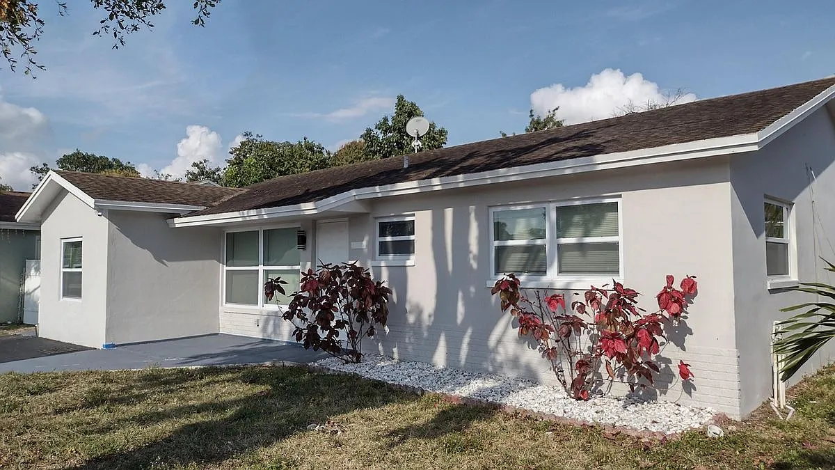 3 bed, 2.0 bath, 1425 sqft, $3,200 — Photo 4