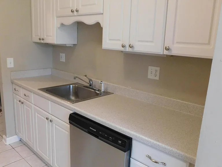 30042 W Twelve Mile Rd #52 — Photo 7