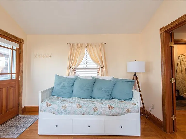 281 Wolcott Ave — Photo 4