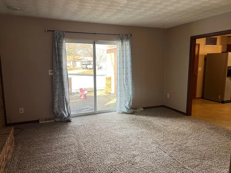 511 N Cherry St — Photo 23