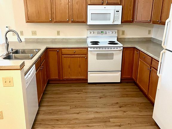 5th image of W1060 Marietta Ave APT 111