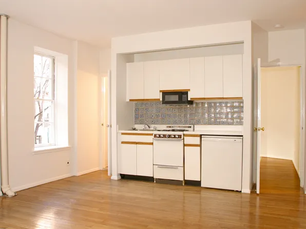 320 East 92nd Street image 1 of 3
