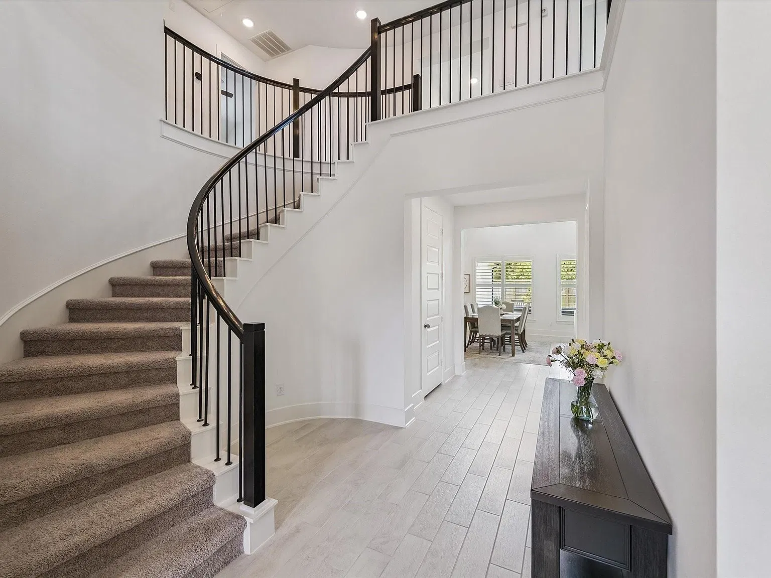 4 bed, 3.5 bath, 3327 sqft, $3,600 — Photo 4