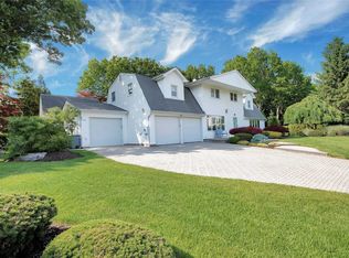 101 Wichard Blvd, Commack, NY 11725