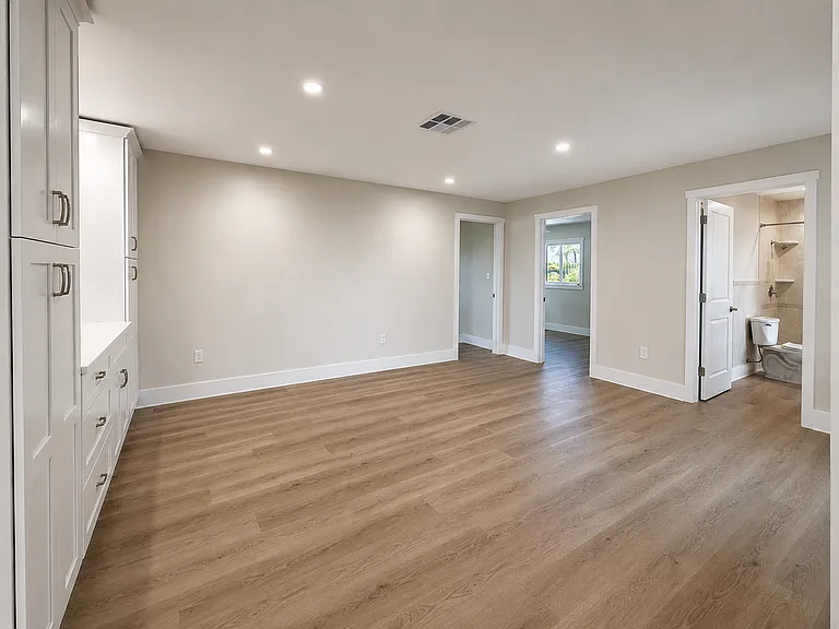 109 Seville Pl SW — Photo 11
