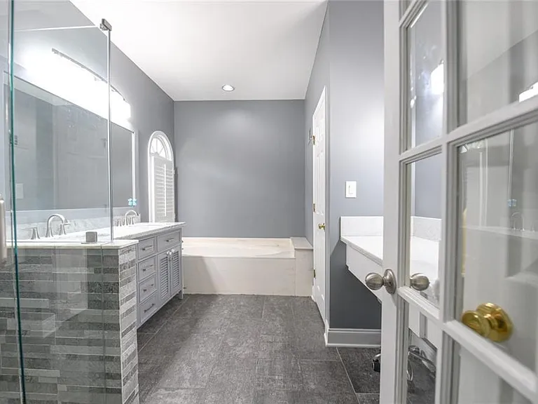 304 Bridle Path — Photo 16