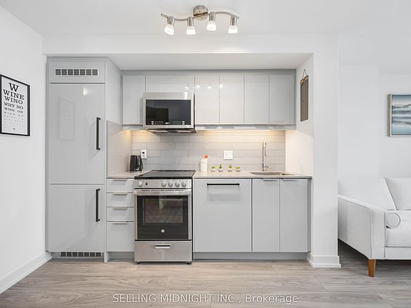 5th image of 90 Glen Everest Rd #709