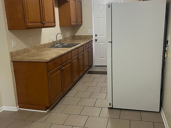 4th image of 104 Tuckahoe Sq E