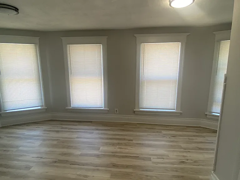 717 Redwood Ave — Photo 9