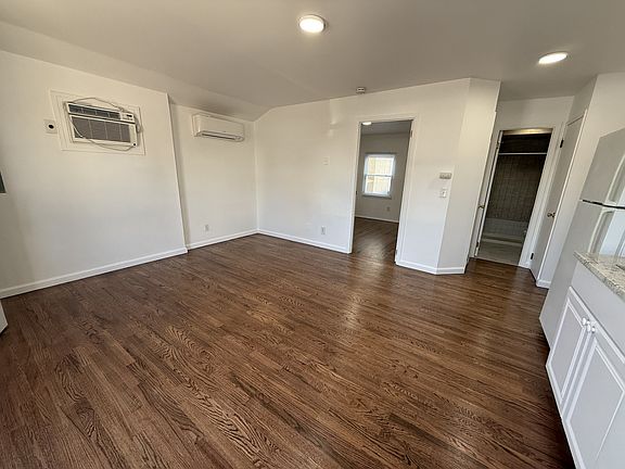 3rd image of 355 Bayville Ave APT 1