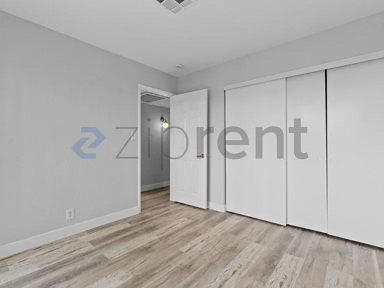 5056 S Rainbow Blvd #203 — Photo 13