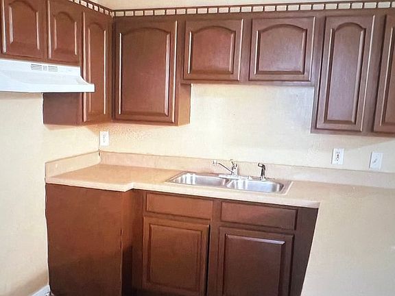 2nd image of 3814 Lindell Ave
