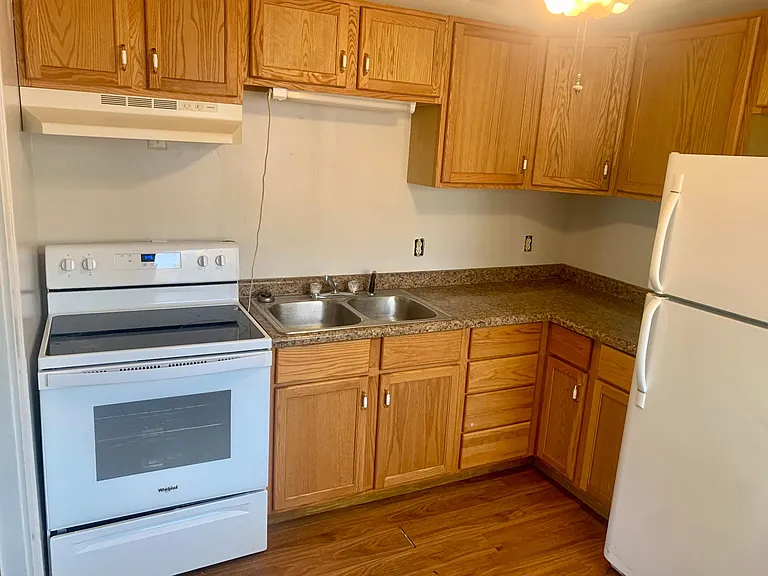 3645 N Leroy Ave — Photo 2