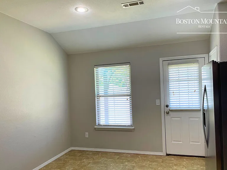 1121 S Apollo Dr — Photo 4
