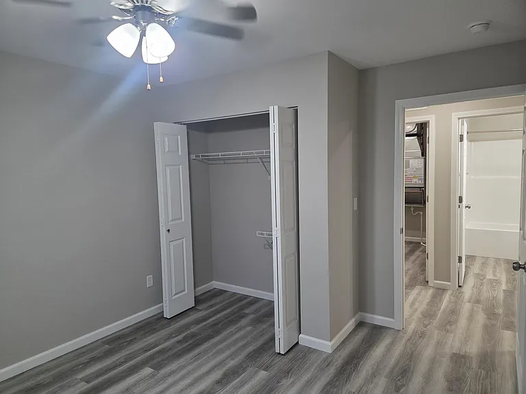 Willow Grove Apartments — Photo 38