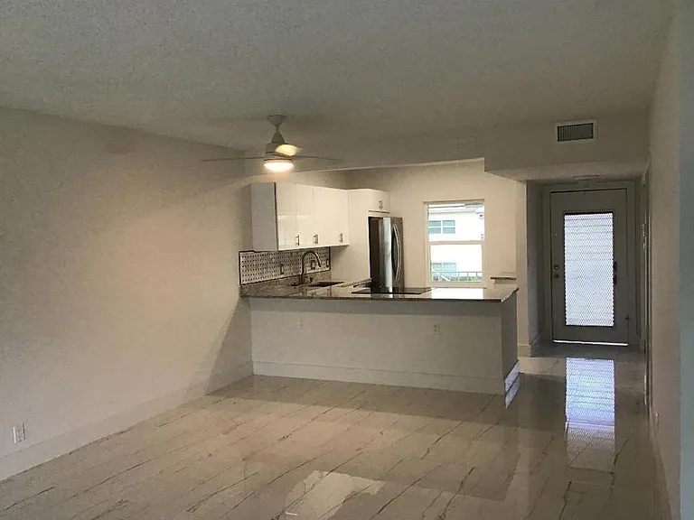 7600 NW 4th Pl #207 — Photo 8