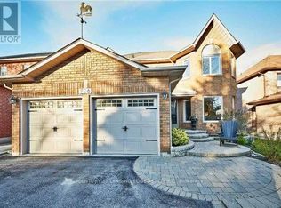 896 Darwin Dr, Pickering, ON L1X 2P8