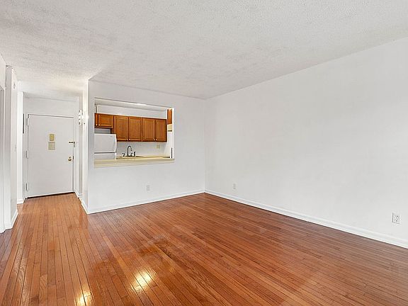 3rd image of 25-40 Shore Blvd #1I