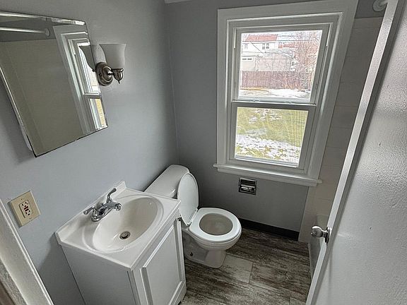 5th image of 914 Highland Ave #2