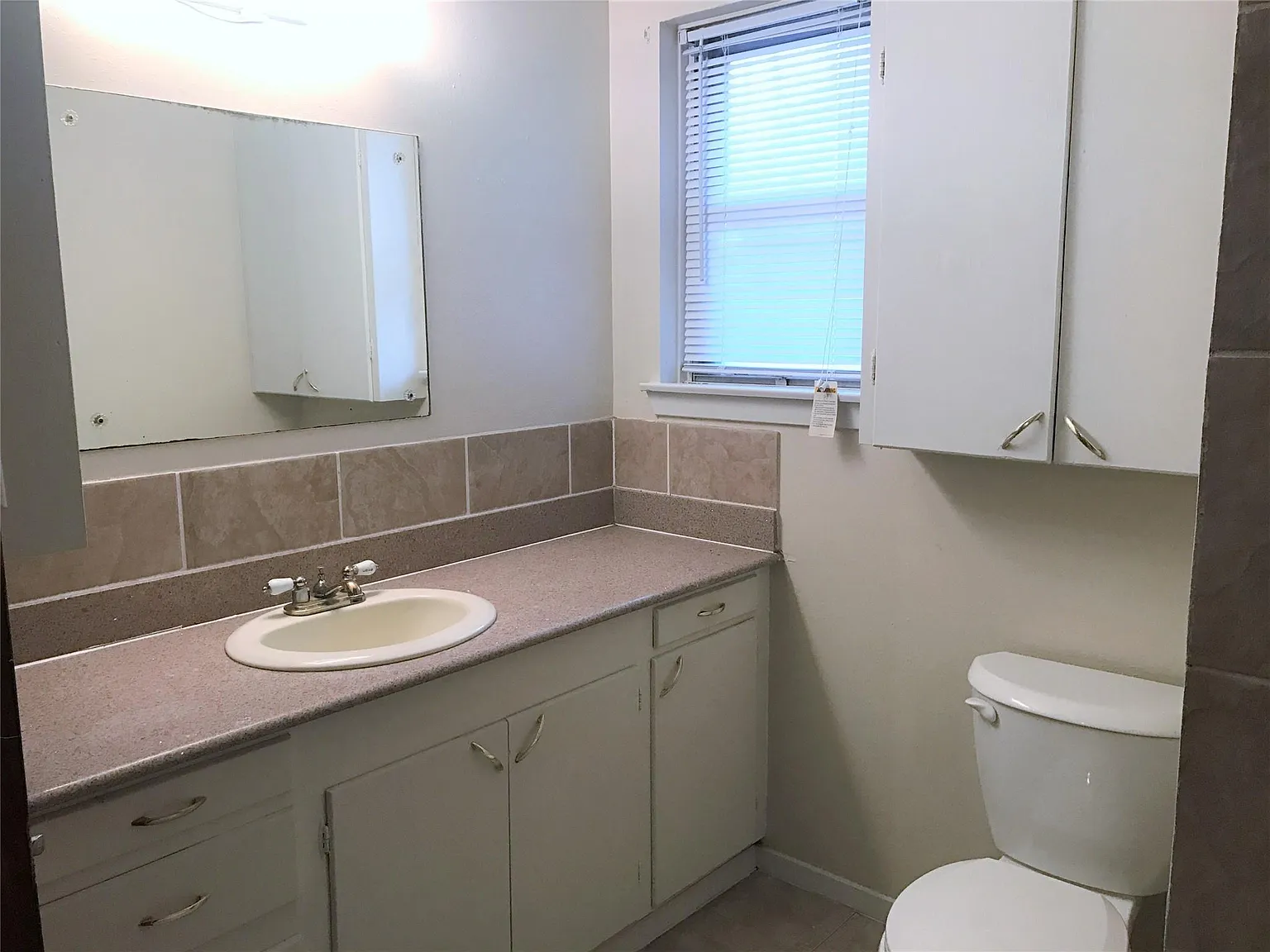 3 bed, 1.5 bath, 1890 sqft, $1,675 — Photo 3