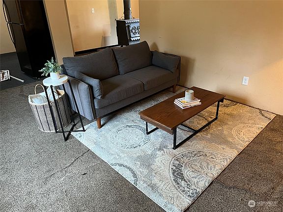 3rd image of 221 E Lovett Street