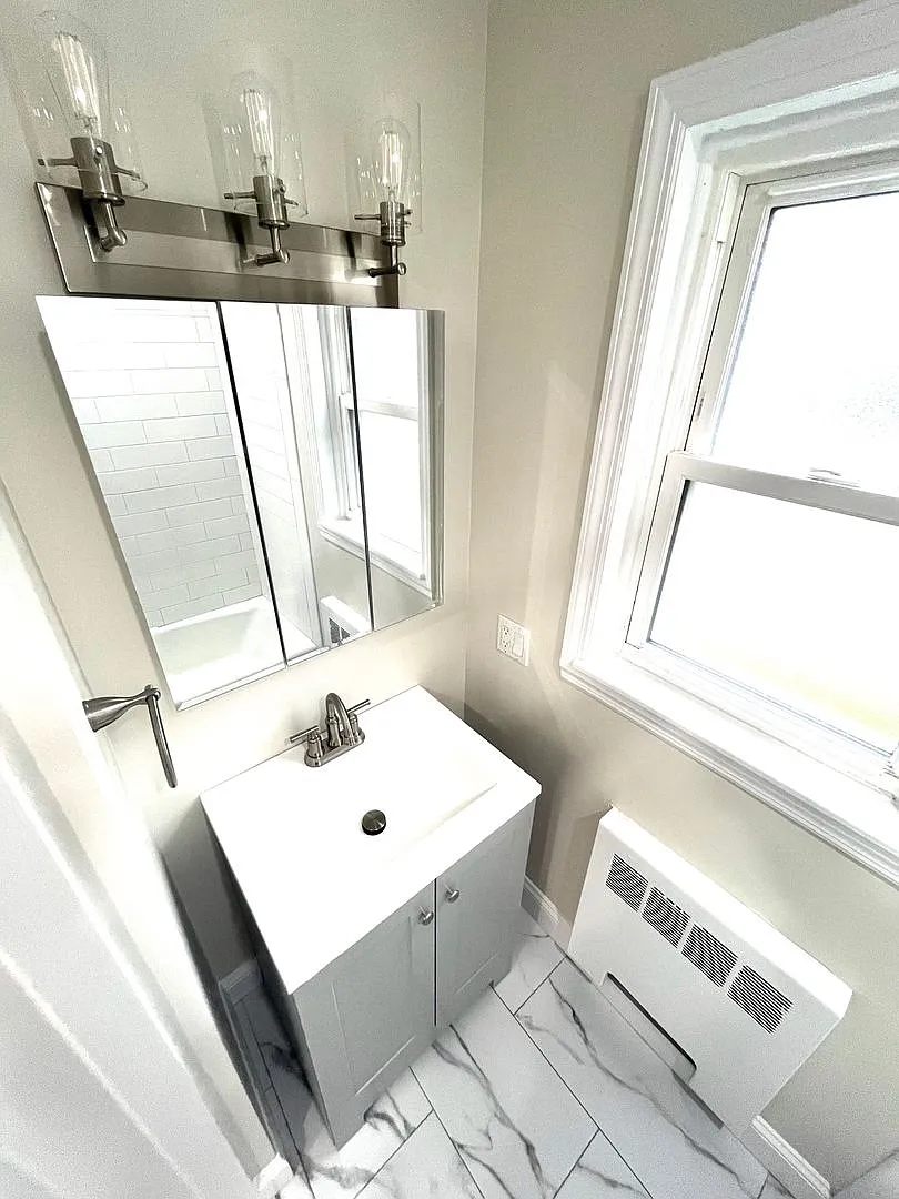 2 bed, 750 sqft, $2,700 — Photo 1