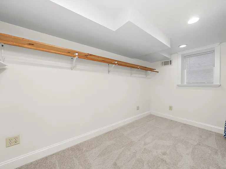 2512 Salem Blvd — Photo 15