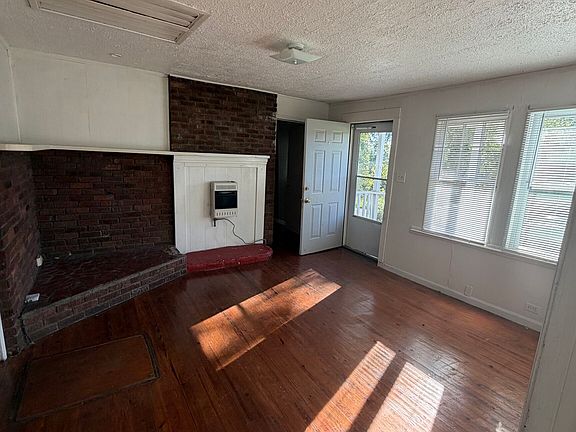 4th image of 812 Wilson St