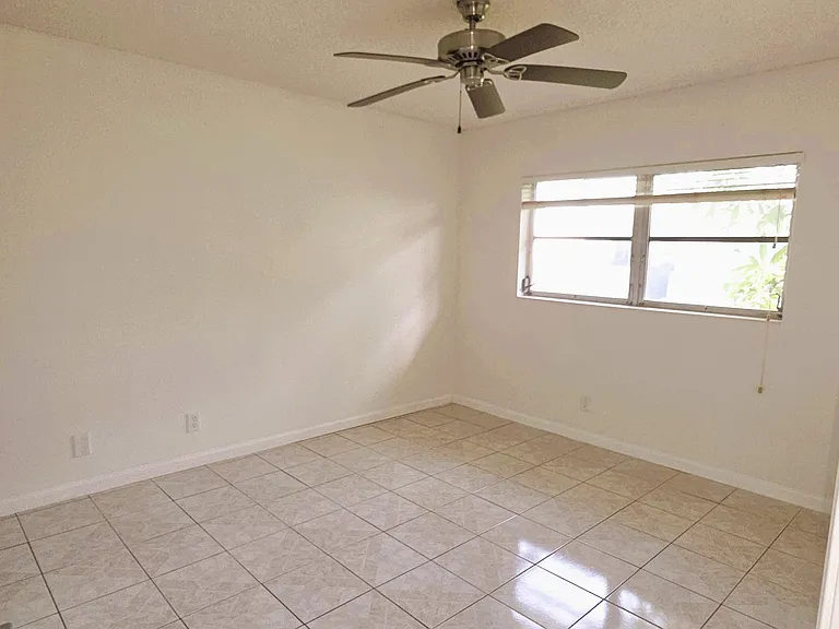 5445 Glenda St — Photo 6