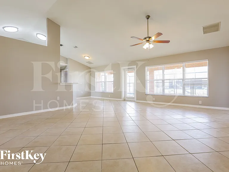3811 Trenton Ln — Photo 2