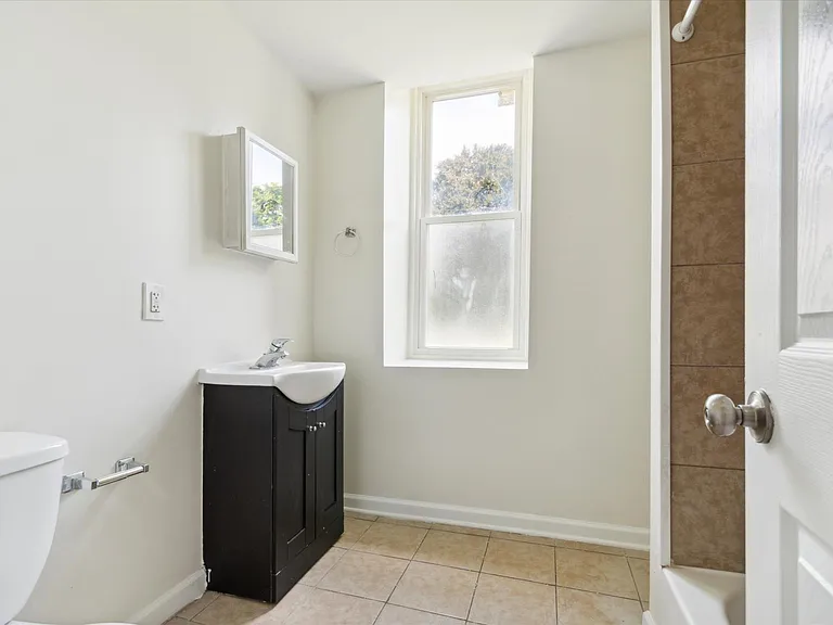 232 E Wister St #3B — Photo 7