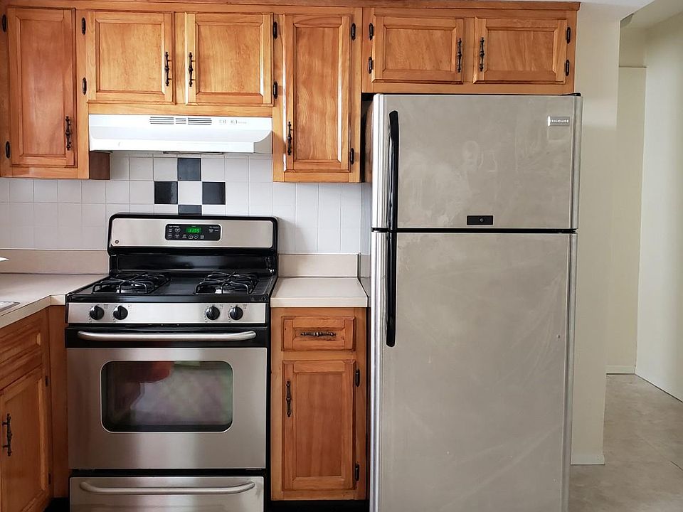 1st image of 74 Croft Pl Floor 1