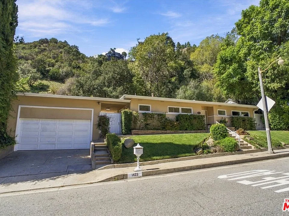 1423 Roscomare Rd