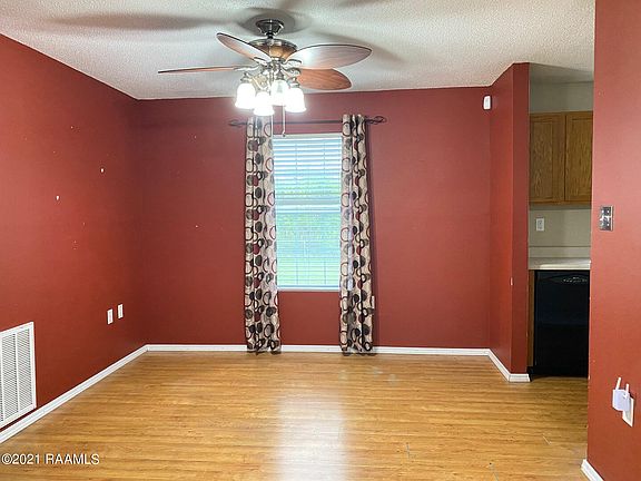 5th image of 426 Hebert Rd