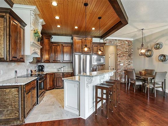 3rd image of 1550 Lacadie Dr Unit 2