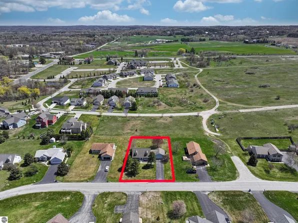 1376 Farmington Dr, Traverse City, MI 49696