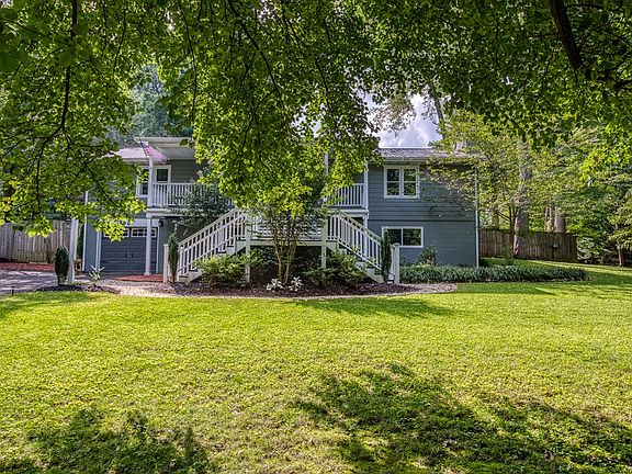 2nd image of 960 Timberland Ct NE
