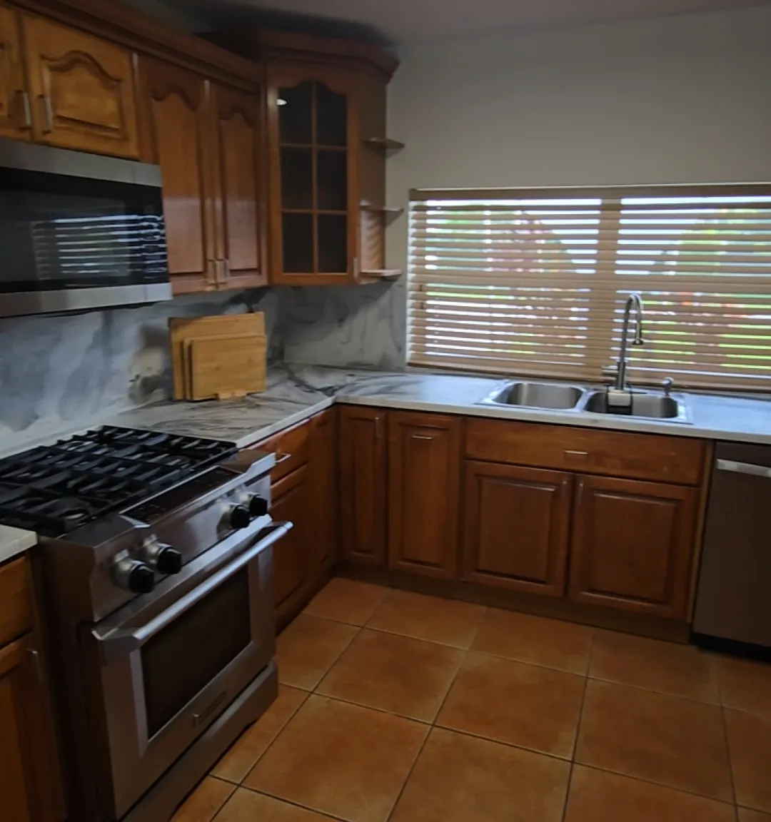 3 bed, 2057 sqft, $5,400 — Photo 4