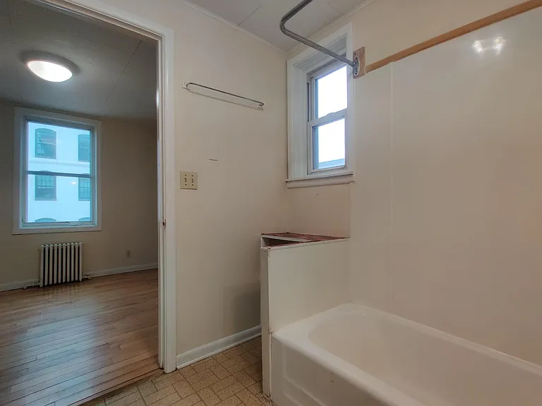 112 Pine St #2P — Photo 9