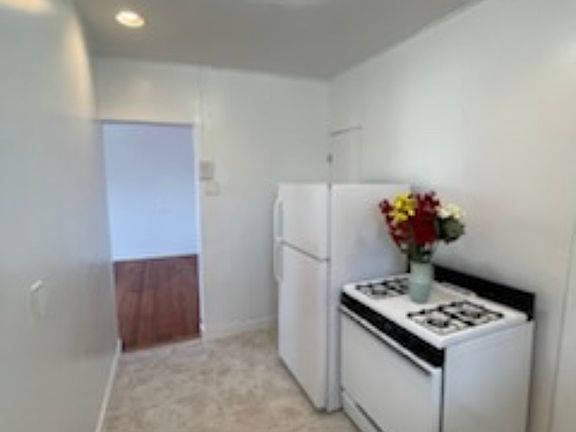4th image of 30 Villa Ave #G