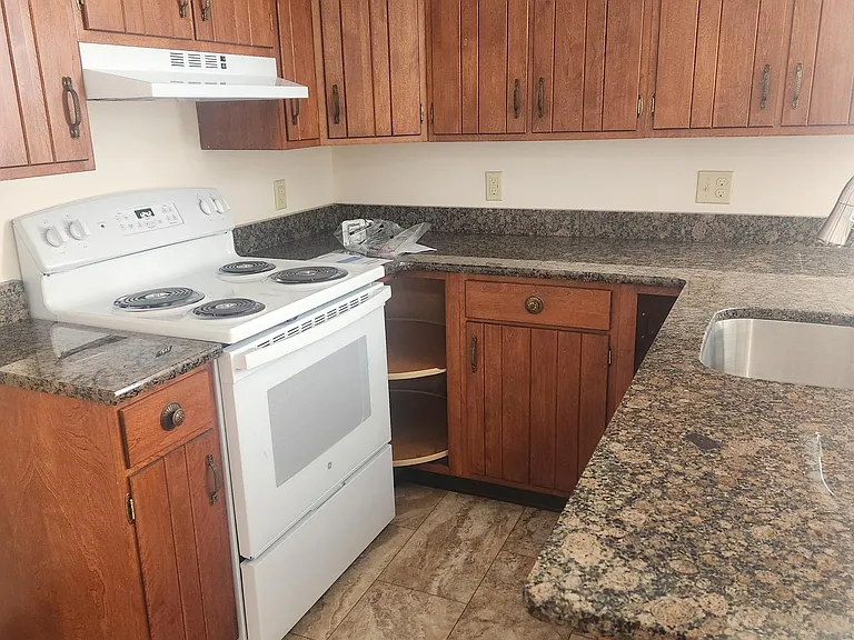 400 Broad St #4 — Photo 11