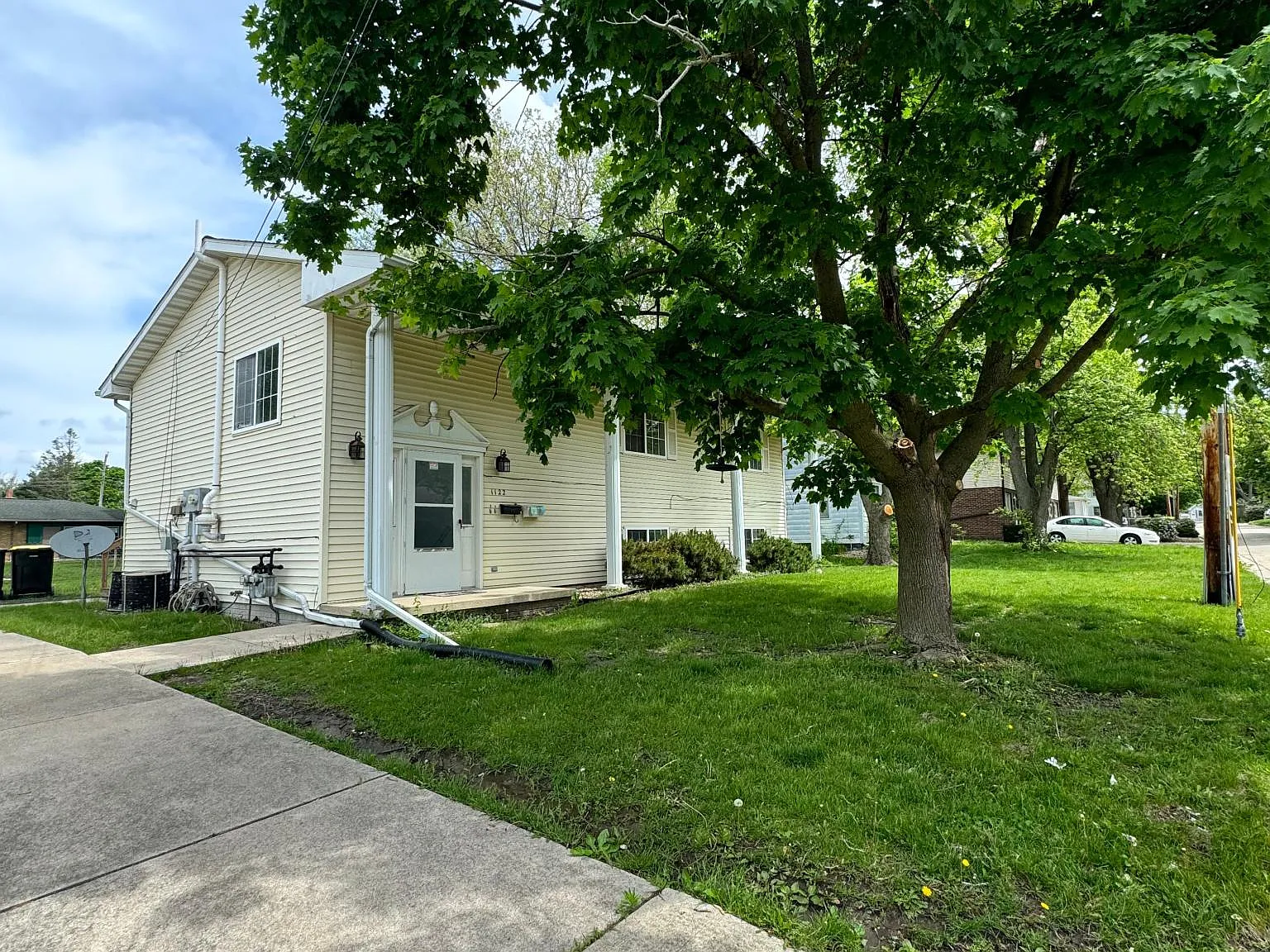 2 bed, 1.5 bath, 1100 sqft, $1,350 — Photo 2