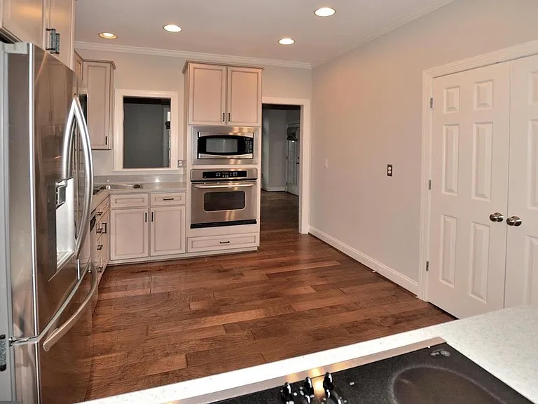 103 Washington Square Ct — Photo 13